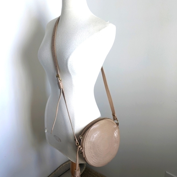 ISABELLA Fiore Nude Leather Round Canteen Crossbody Purse - Picture 2 of 14